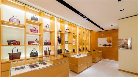 louis vuitton al centr oggi è.com aperto|louis vuitton roma italy.